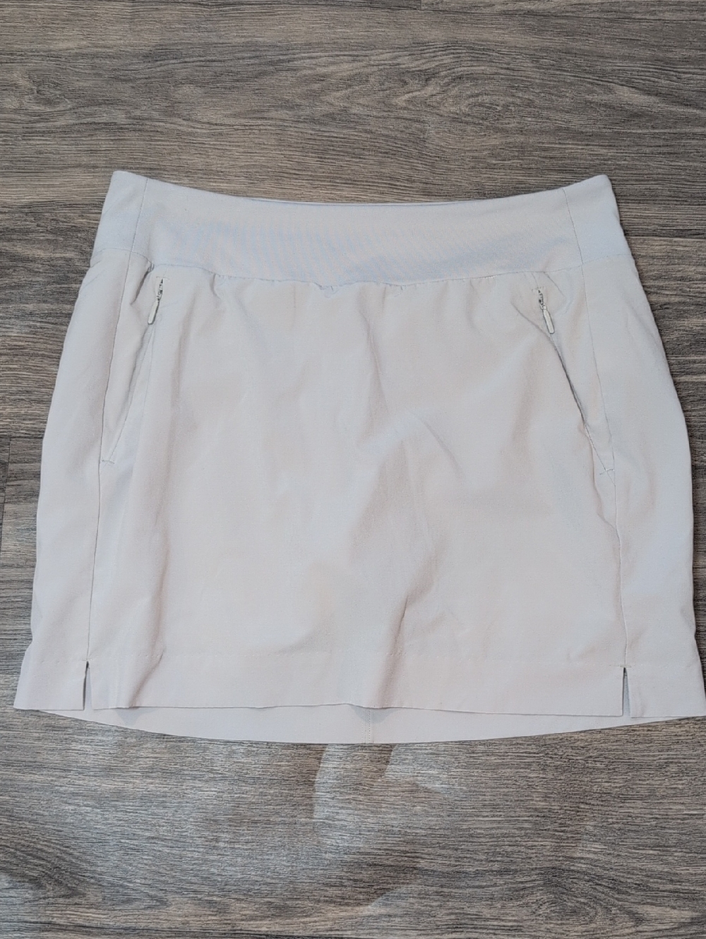 Athleta Cream Mini Skirt with Zip Pockets Size 10